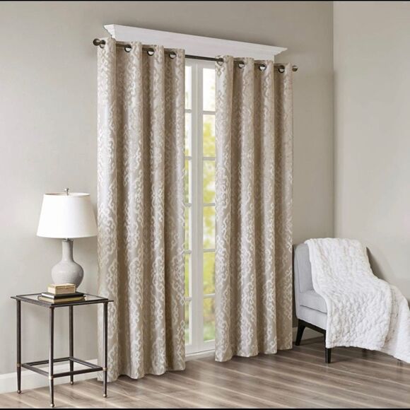 SunSmart Mirage Total Blackout Knitted Jacquard Damask Room Blackout Curtains - Picture 1 of 8